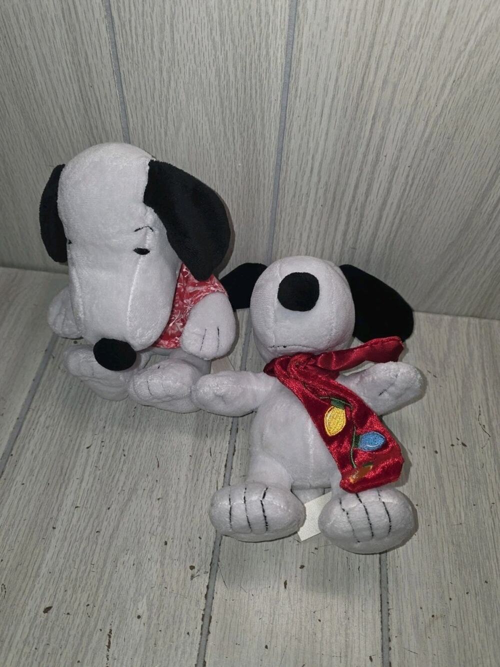Dan Dee Peanuts Snoopy TYE DYED Shirt Holiday Tie Plush Stuffed Animal 2009 Set